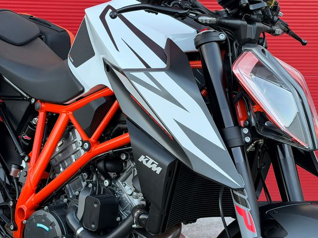 ktm - 1290-super-duke-r