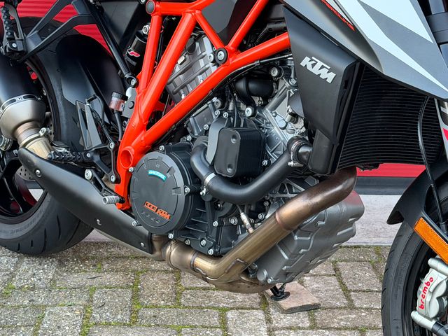 ktm - 1290-super-duke-r