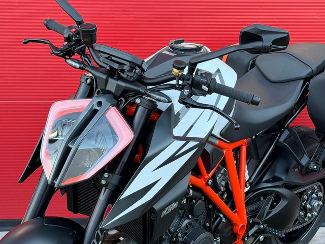 ktm - 1290-super-duke-r