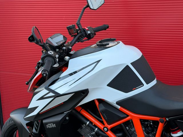 ktm - 1290-super-duke-r