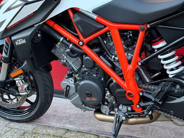 ktm - 1290-super-duke-r