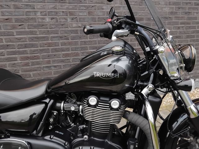 triumph - thunderbird-storm