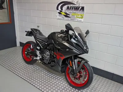 SUZUKI GSX-8R – foto 3