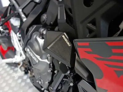 SUZUKI GSX-8R – foto 4