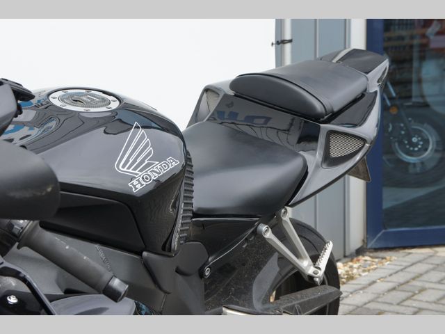 honda - cbr-1000-rr-fireblade