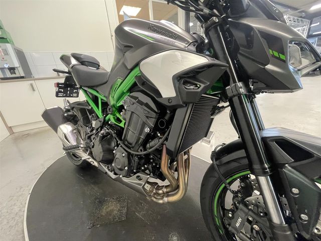 kawasaki - z900