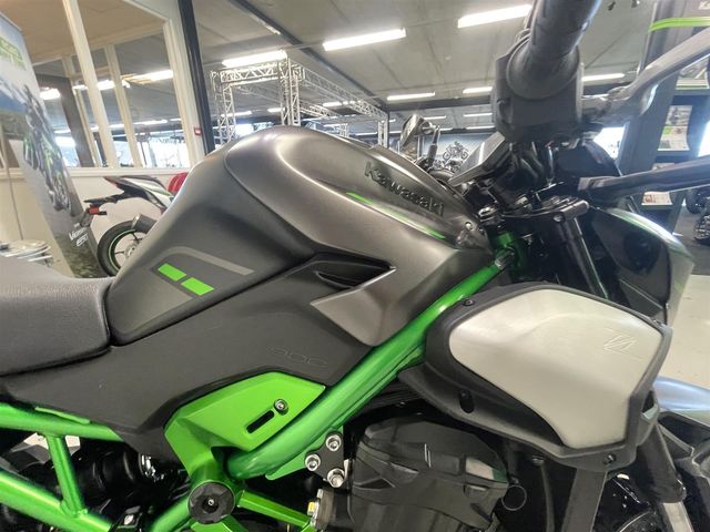 kawasaki - z900