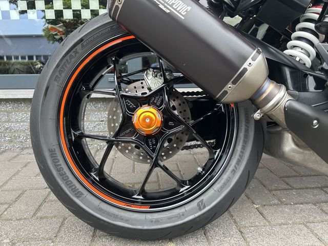 ktm - 1290-super-duke-r