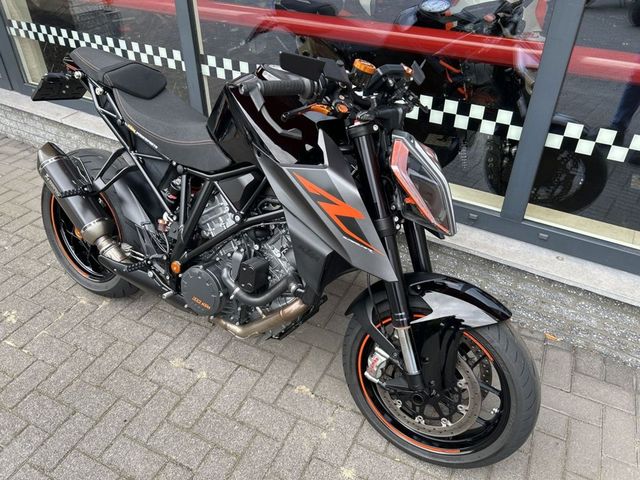 ktm - 1290-super-duke-r