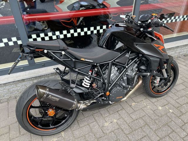 ktm - 1290-super-duke-r