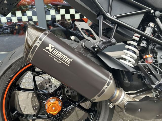 ktm - 1290-super-duke-r