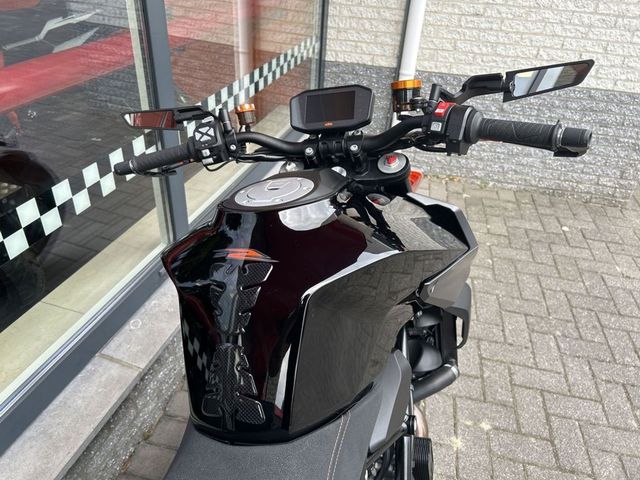 ktm - 1290-super-duke-r