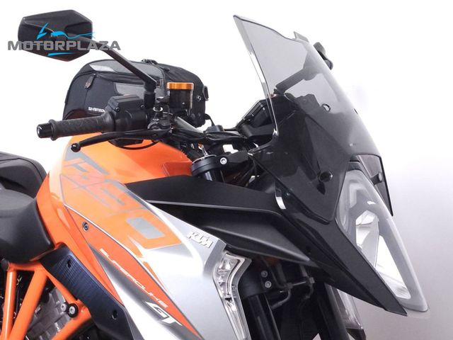 ktm - 1290-super-duke-gt