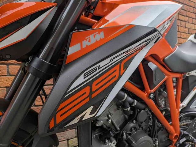 ktm - 1290-super-duke-r