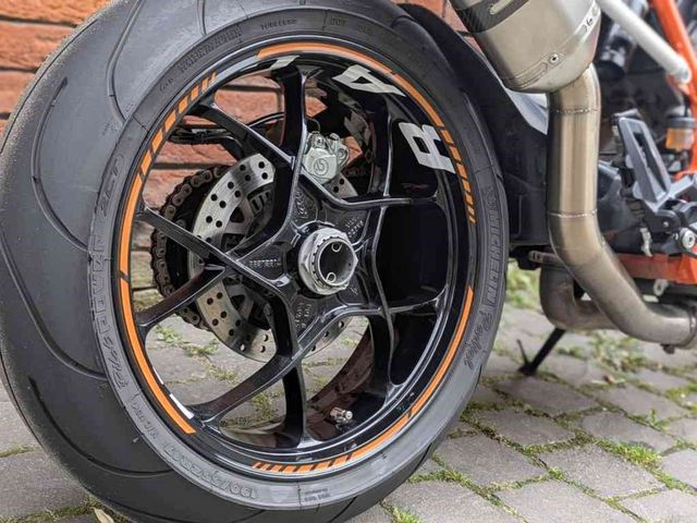 ktm - 1290-super-duke-r