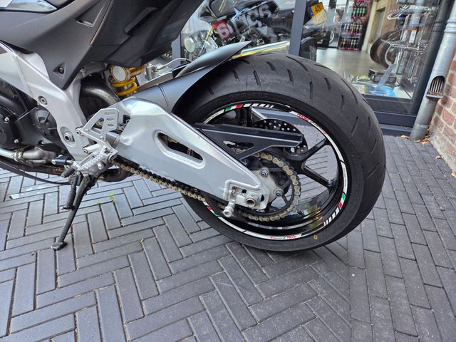 aprilia - tuono-v4
