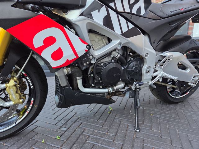 aprilia - tuono-v4