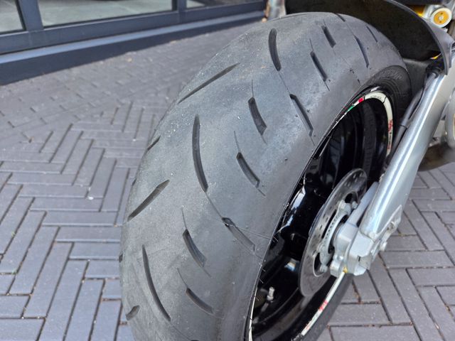 aprilia - tuono-v4