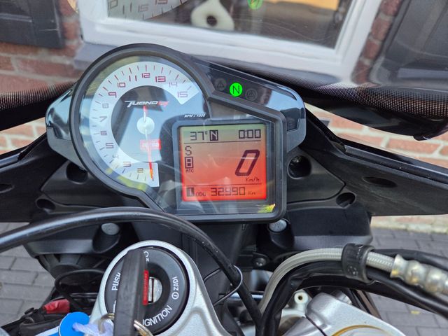 aprilia - tuono-v4