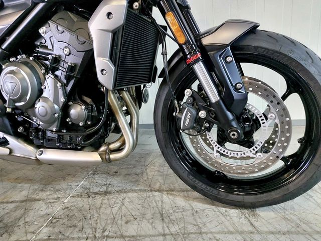 triumph - trident-660