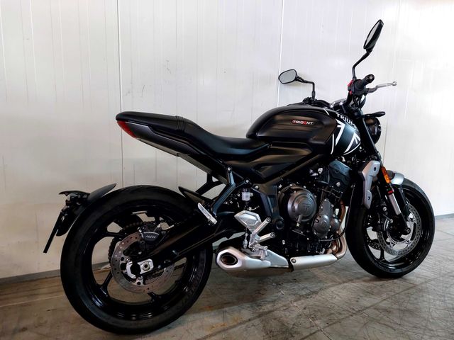 triumph - trident-660
