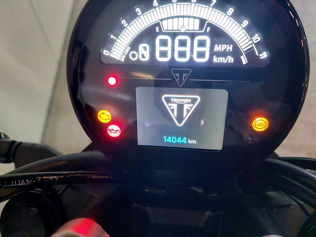 triumph - trident-660