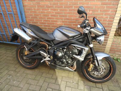 TRIUMPH STREET TRIPLE R – foto 3