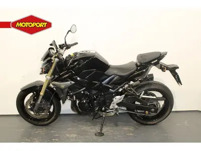 SUZUKI GSR 750 – foto 3