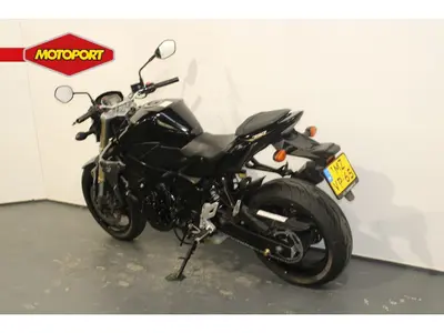 SUZUKI GSR 750 – foto 4