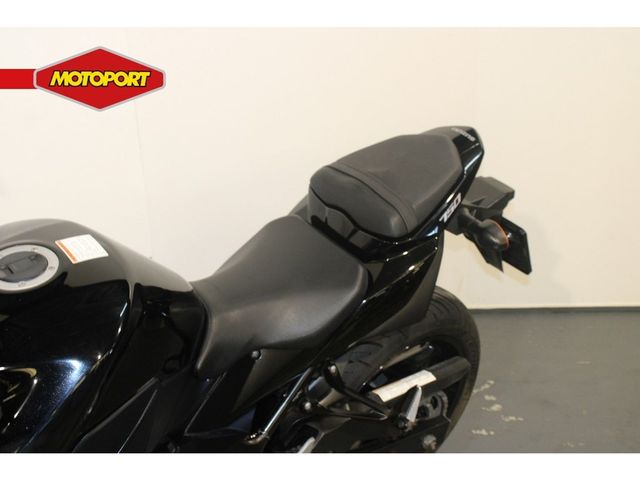 suzuki - gsr-750