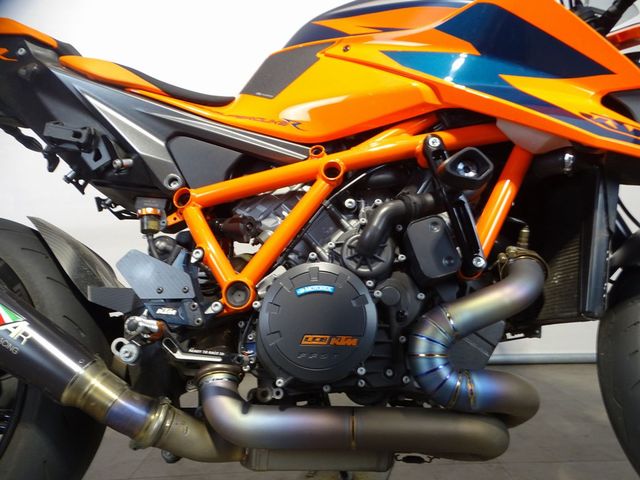 ktm - 1290-super-duke-r