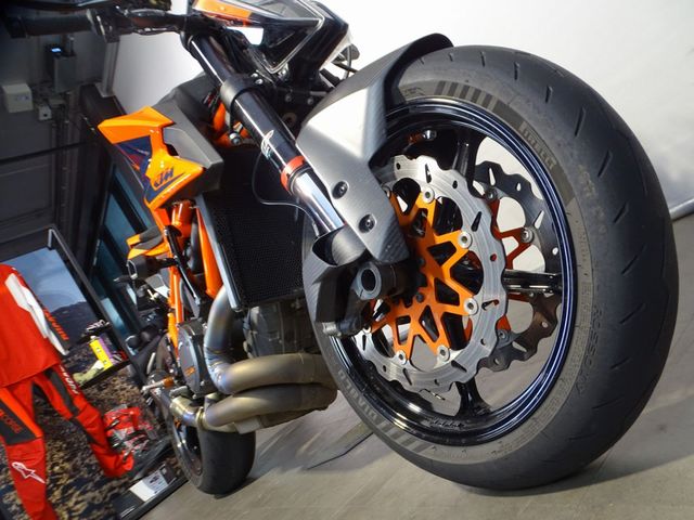 ktm - 1290-super-duke-r