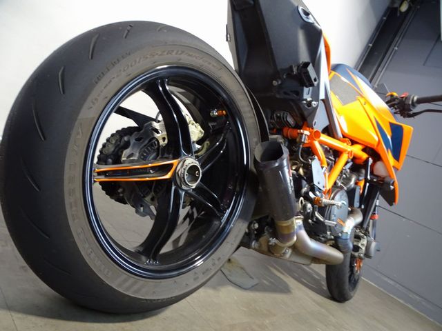 ktm - 1290-super-duke-r