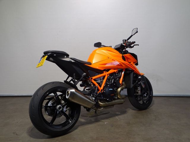 ktm - 1390-super-duke-r