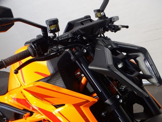 ktm - 1390-super-duke-r