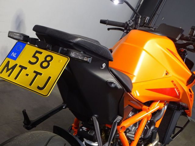 ktm - 1390-super-duke-r