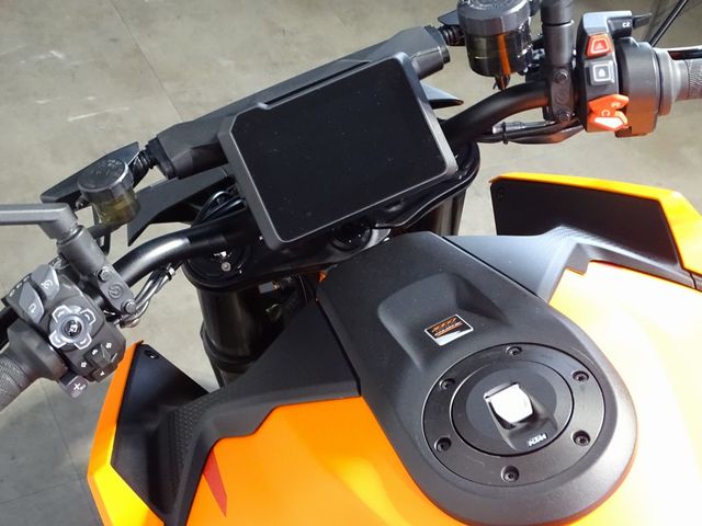 ktm - 1390-super-duke-r