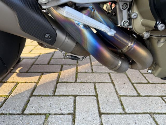 ducati - streetfighter-v4