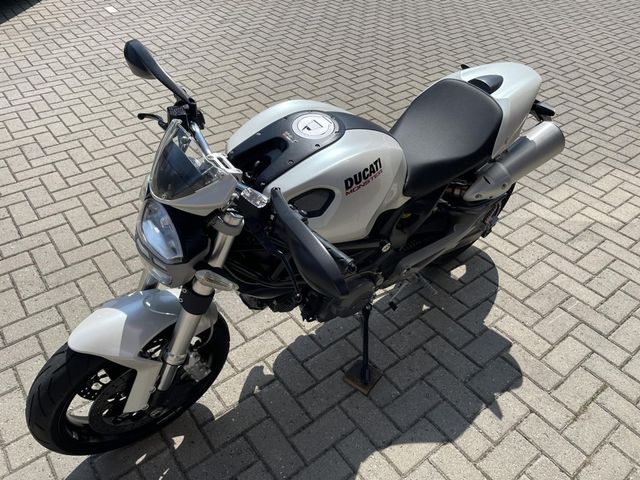ducati - monster-696