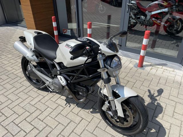 ducati - monster-696