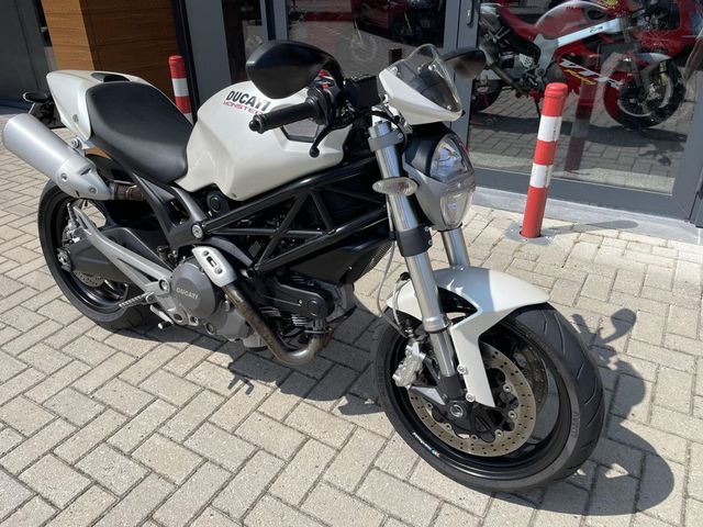 ducati - monster-696