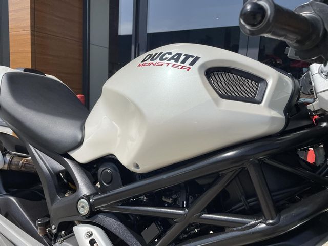 ducati - monster-696