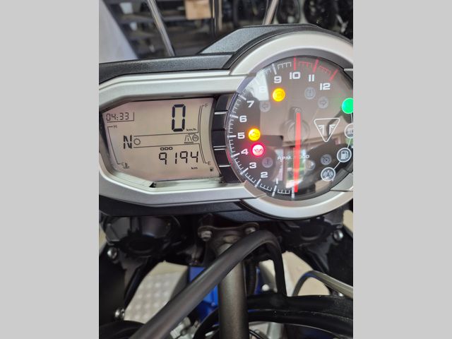 triumph - tiger-800-xrx