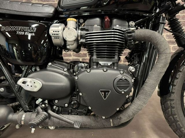triumph - bonneville-t-120-black