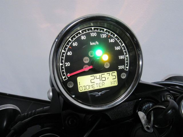 moto-guzzi - v-7-stone
