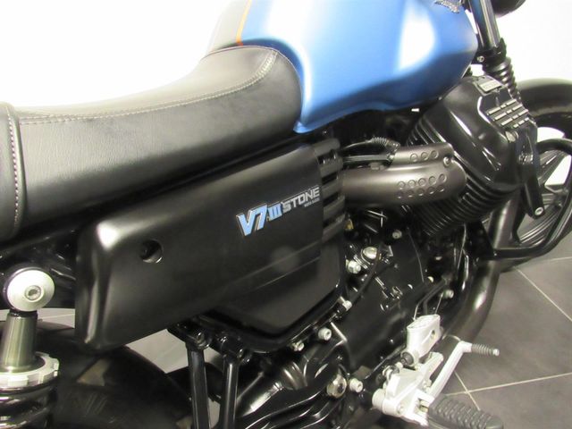 moto-guzzi - v-7-stone
