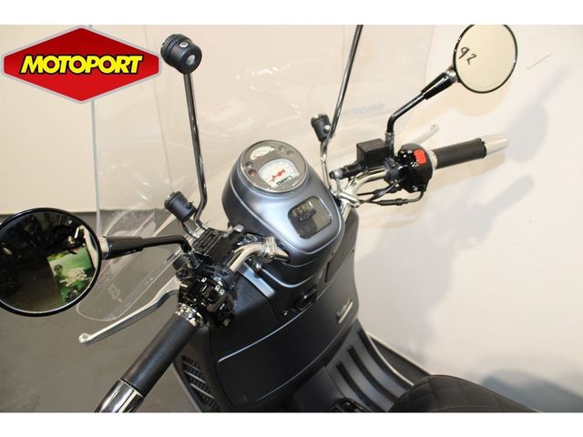 vespa - gtv-300-sei-giorni