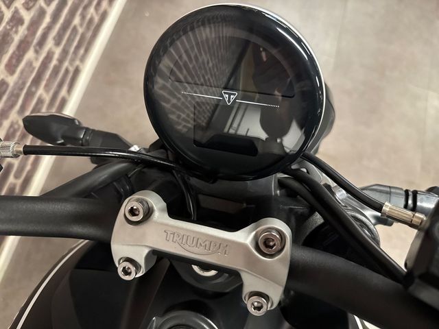 triumph - trident-900