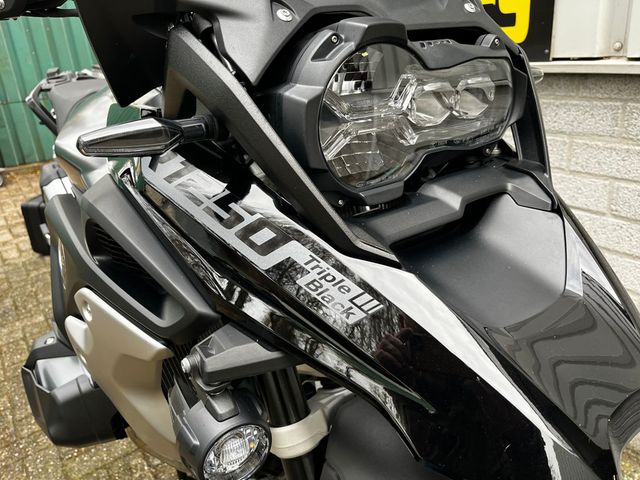 bmw - r-1250-gs-triple-black