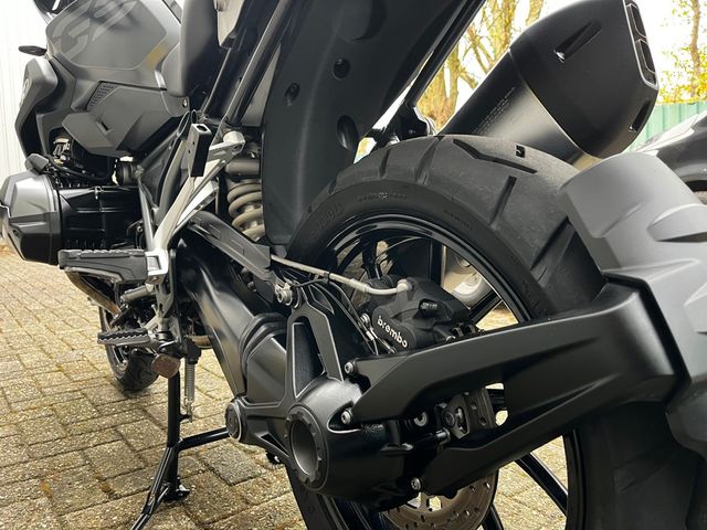 bmw - r-1250-gs-triple-black